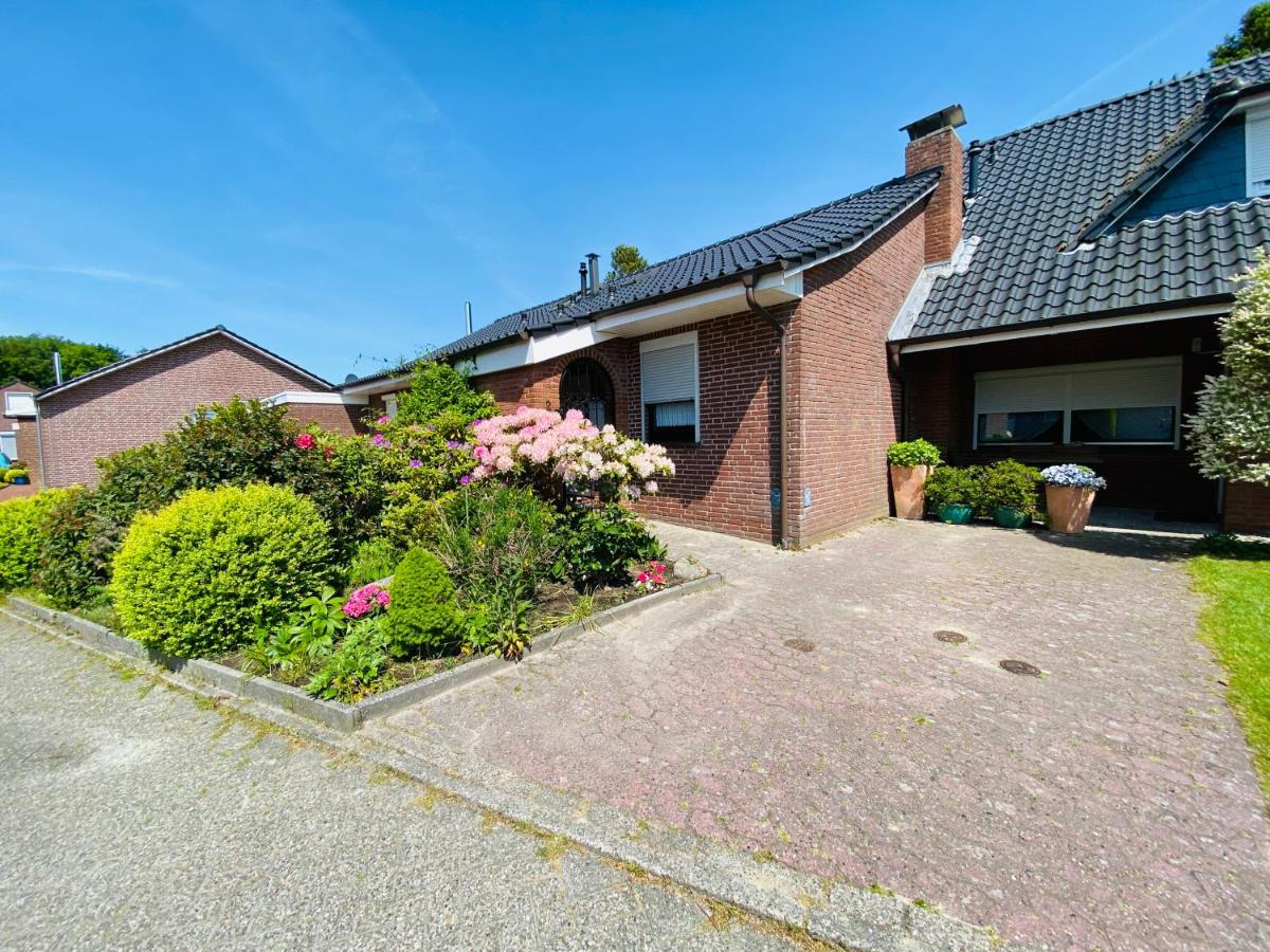 Ferienhaus an der Küste im Luftkurort Hage - Housity