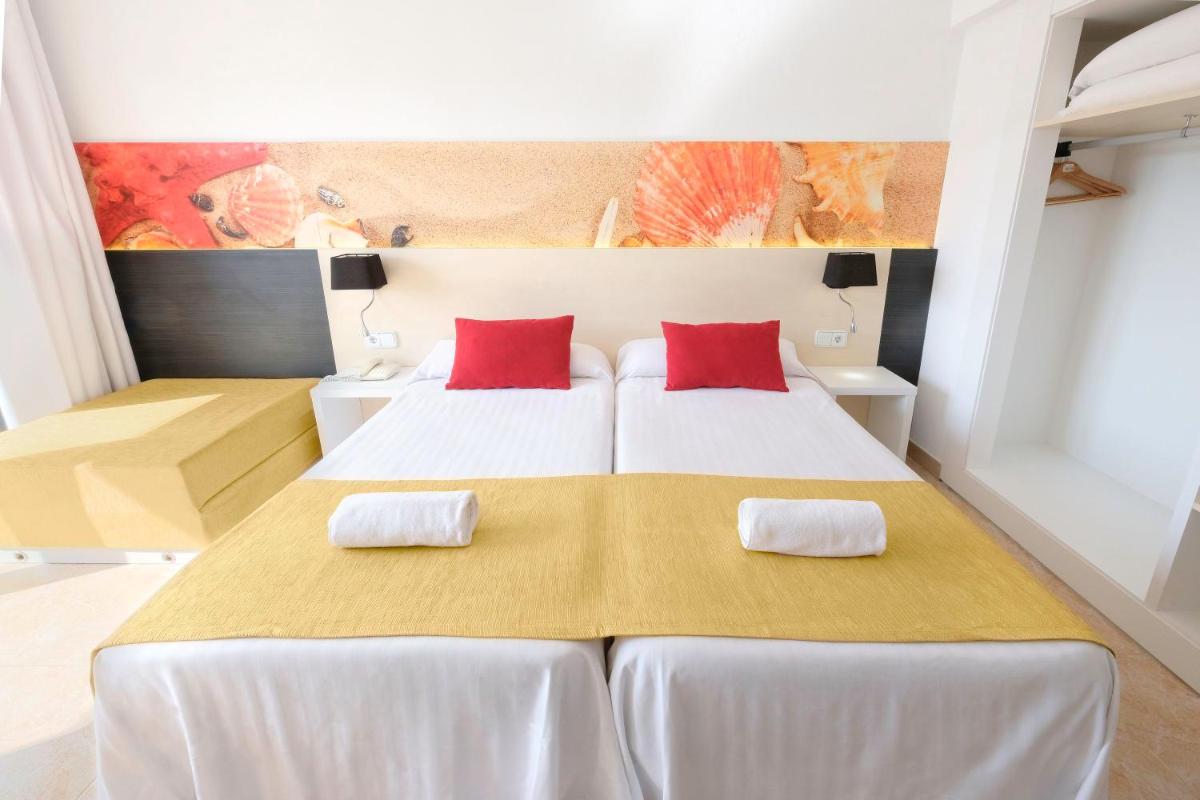 Cama o camas de una habitación en azuLine Hotel Bergantin