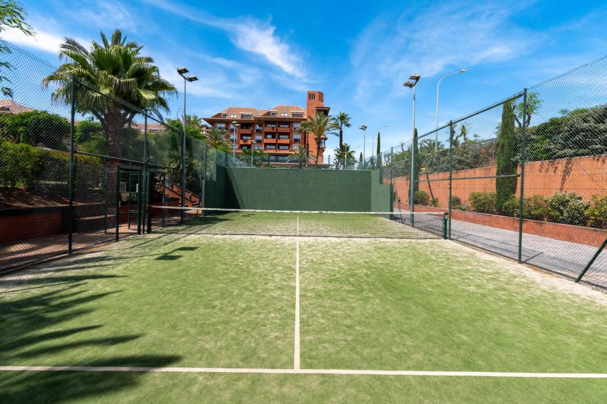 Instalaciones para jugar a tenis o squash en Puerto Antilla Grand Hotel o alrededores