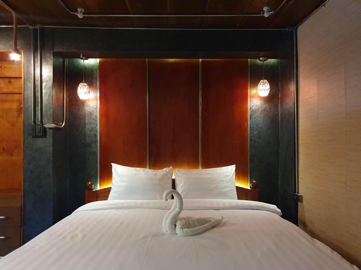 Vintage54 Hotel Ayutthaya - Housity