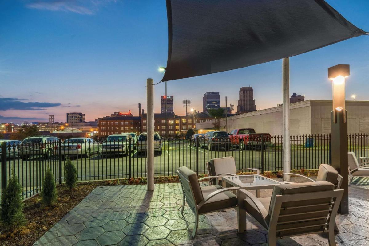 La Quinta by Wyndham Memphis Downtown - Housity