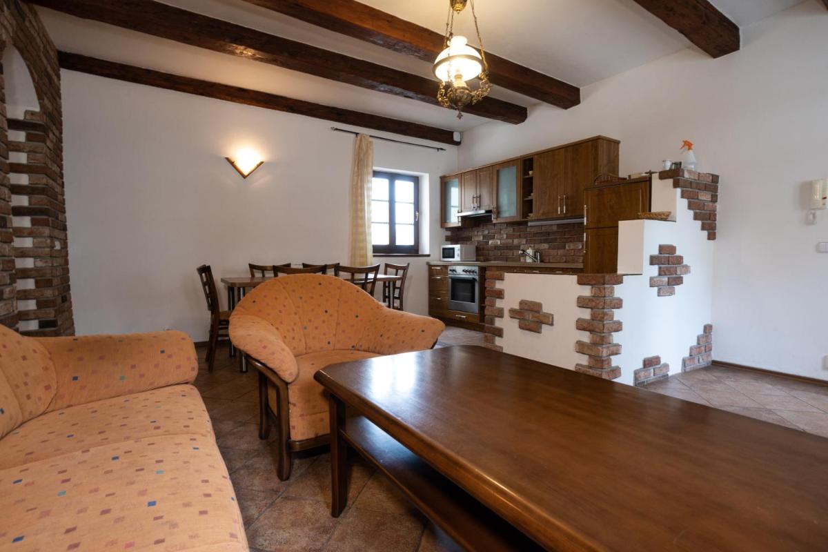 Apartments 3 in the historic part of Znojmo - Housity