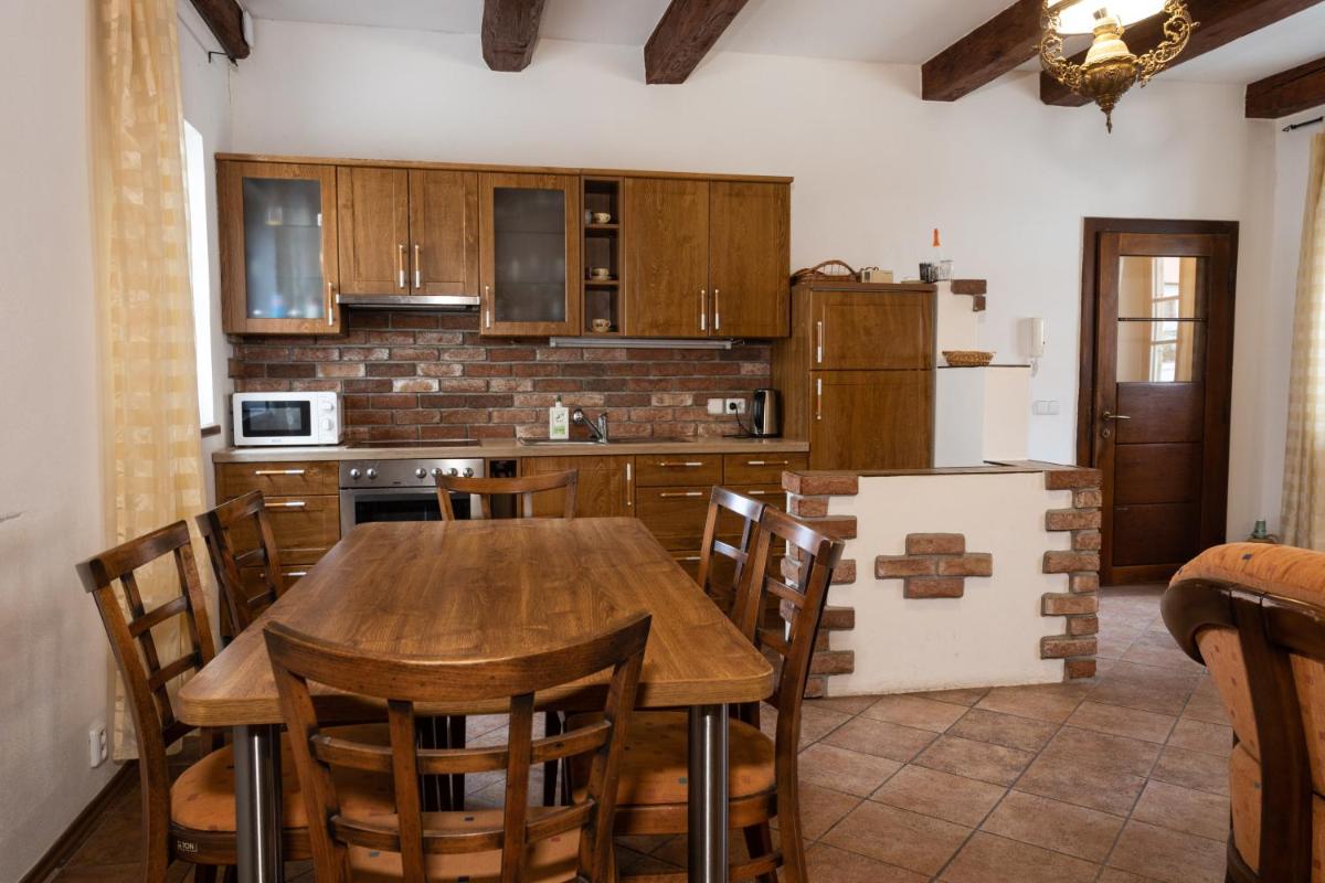 Apartments 3 in the historic part of Znojmo - Housity