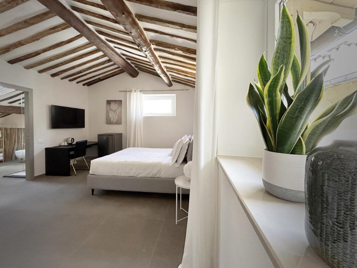 New Moon Rooms - Housity