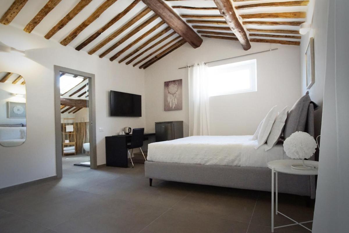 New Moon Rooms - Housity