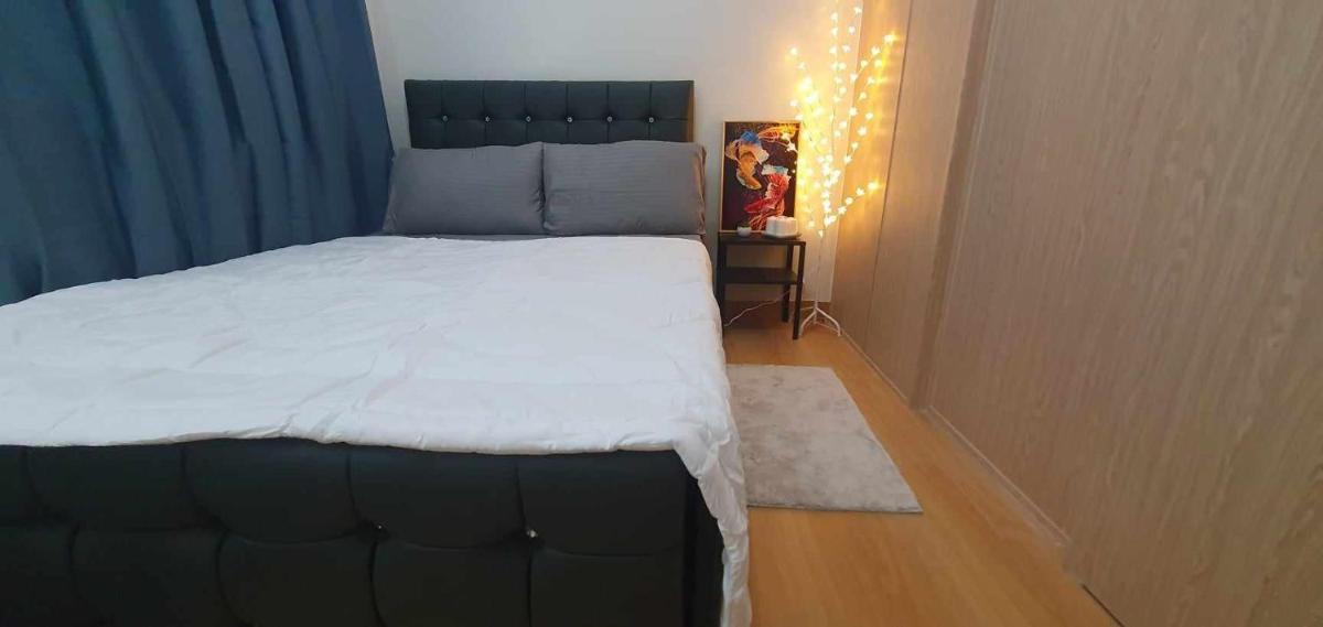 Lee Staycation Manila - Trees Residences - Housity