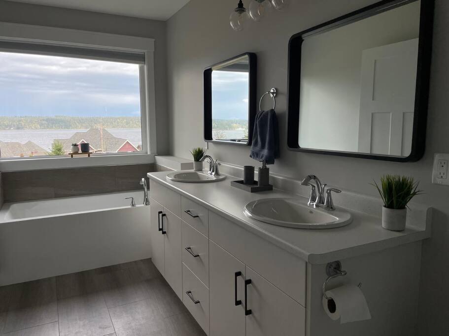 Ocean View Oasis - Housity