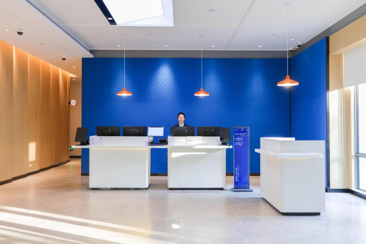 Holiday Inn Express Shanghai Pudong Airport, an IHG Hotel - Housity