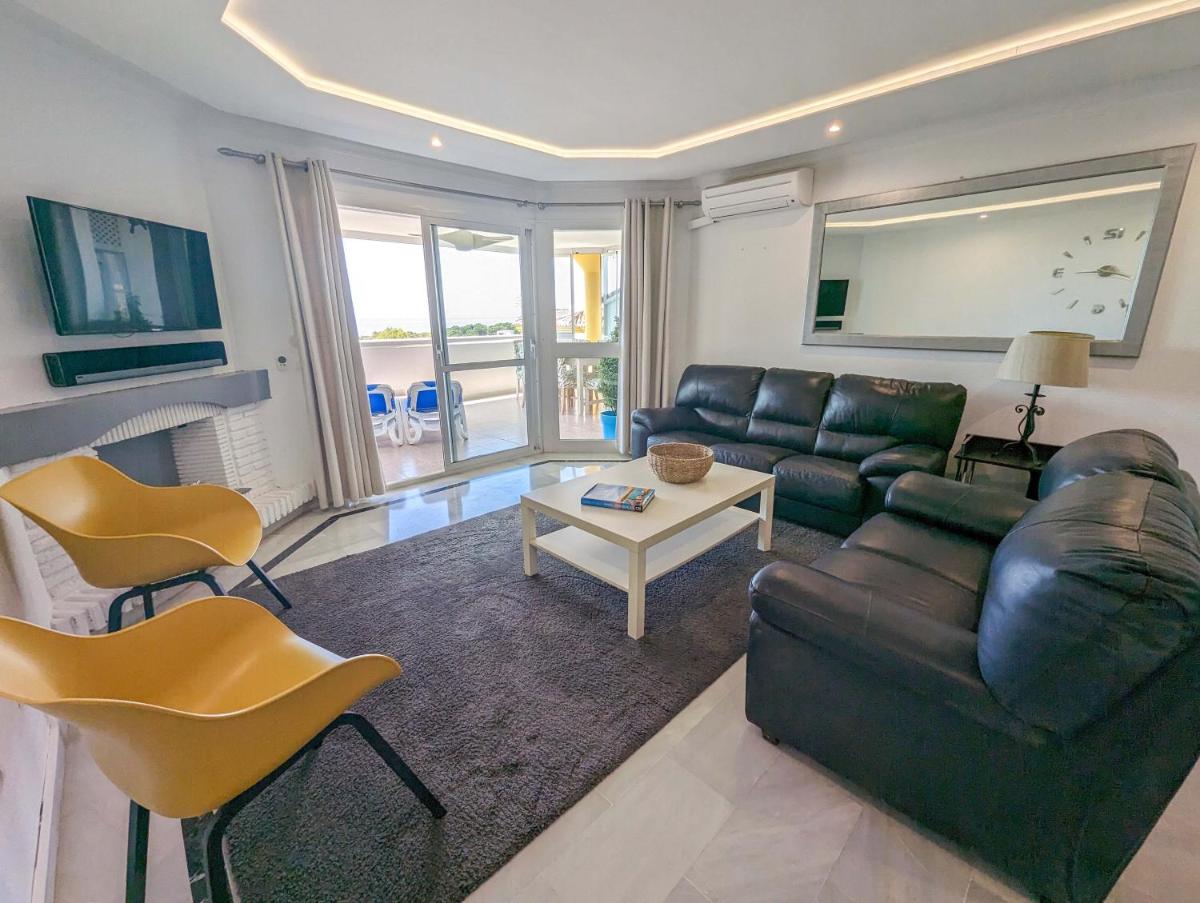 Fantastic views, large apartment with 3 Pools, Minutes from Beach and Golf Mijas Costa Spain - Housity