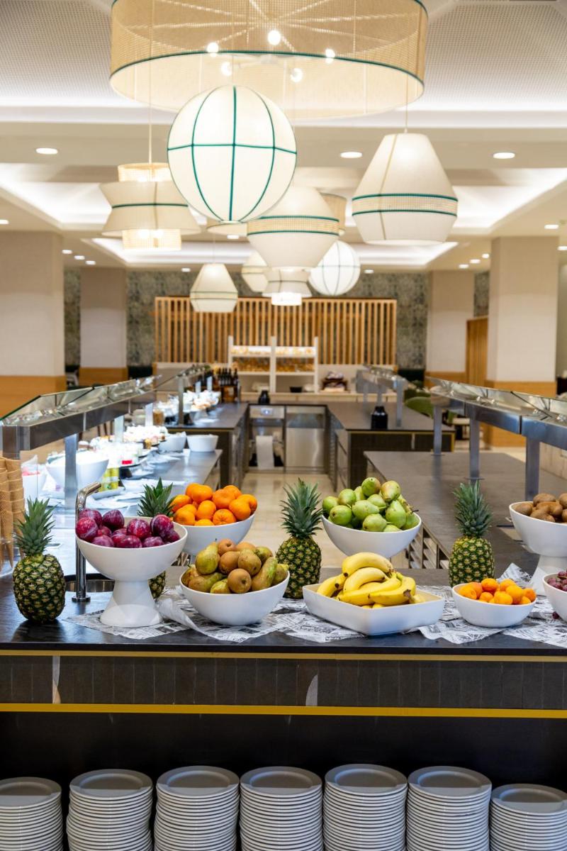 Comida en o cerca de este hotel