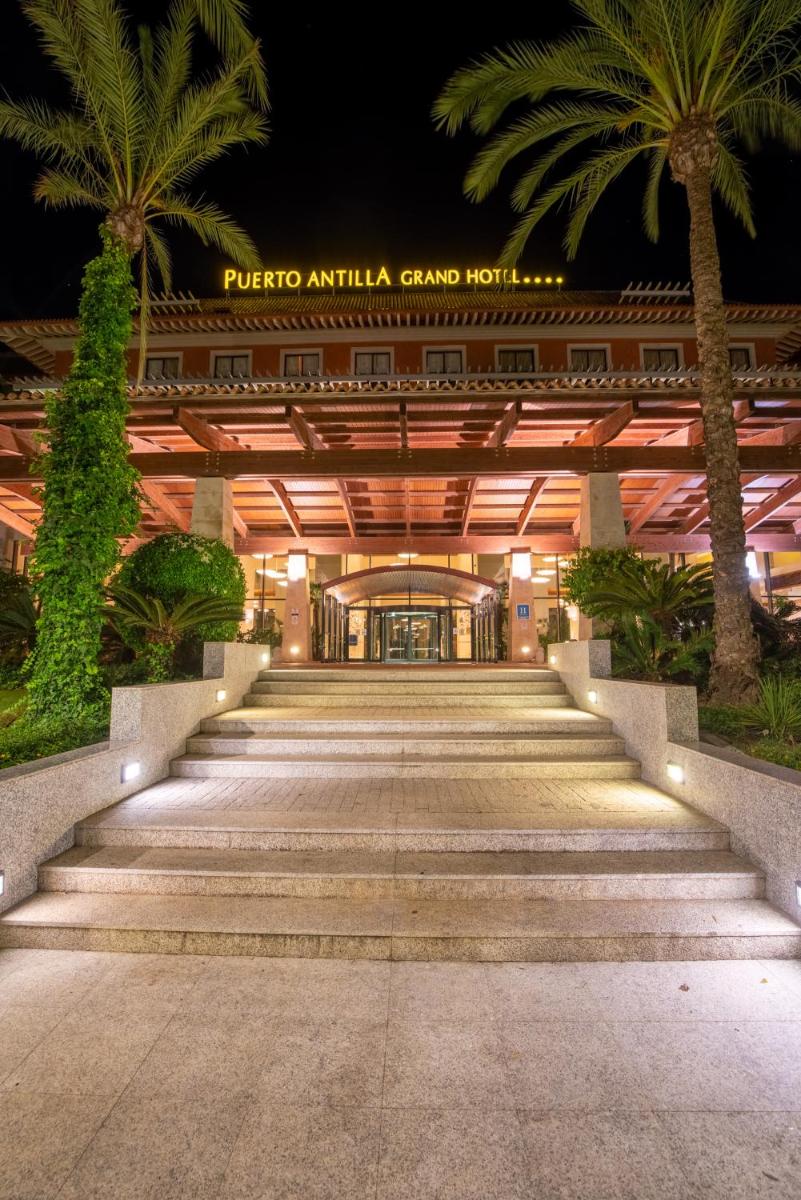 Fachada o entrada de Puerto Antilla Grand Hotel