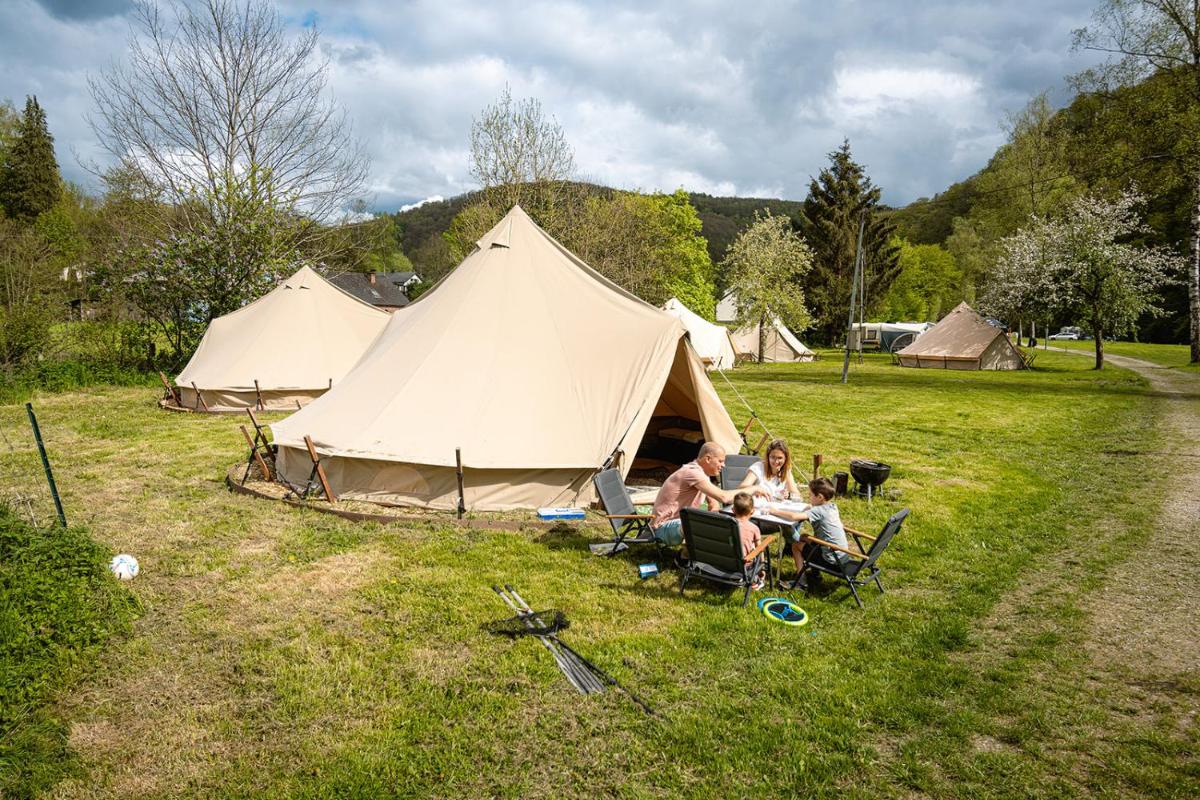 Tipi tent op de grens van Frankrijk - Housity