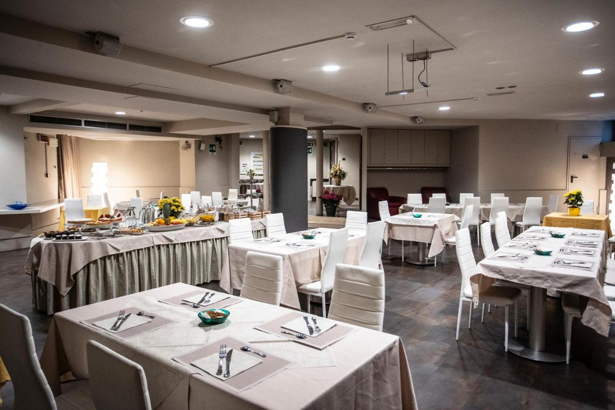 Hotel Delta - Housity