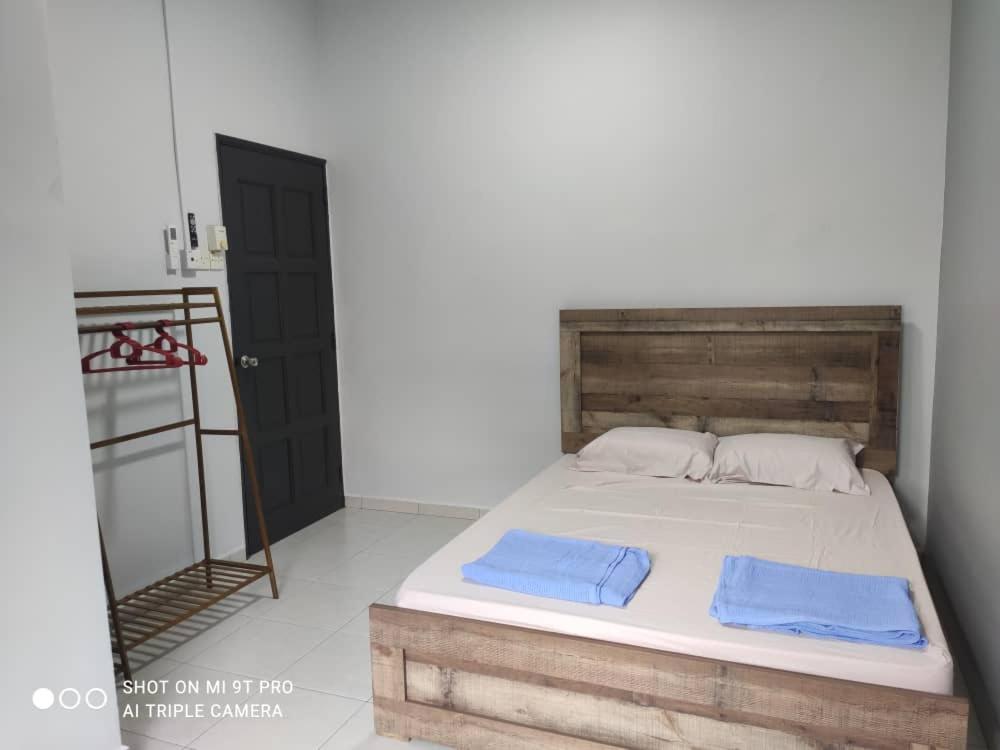 NEW 55 Homestay Corner Lot Spacious House in Bukit Bakri Muar - Housity