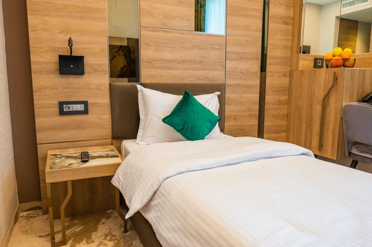 Hotel Codri?or - Housity