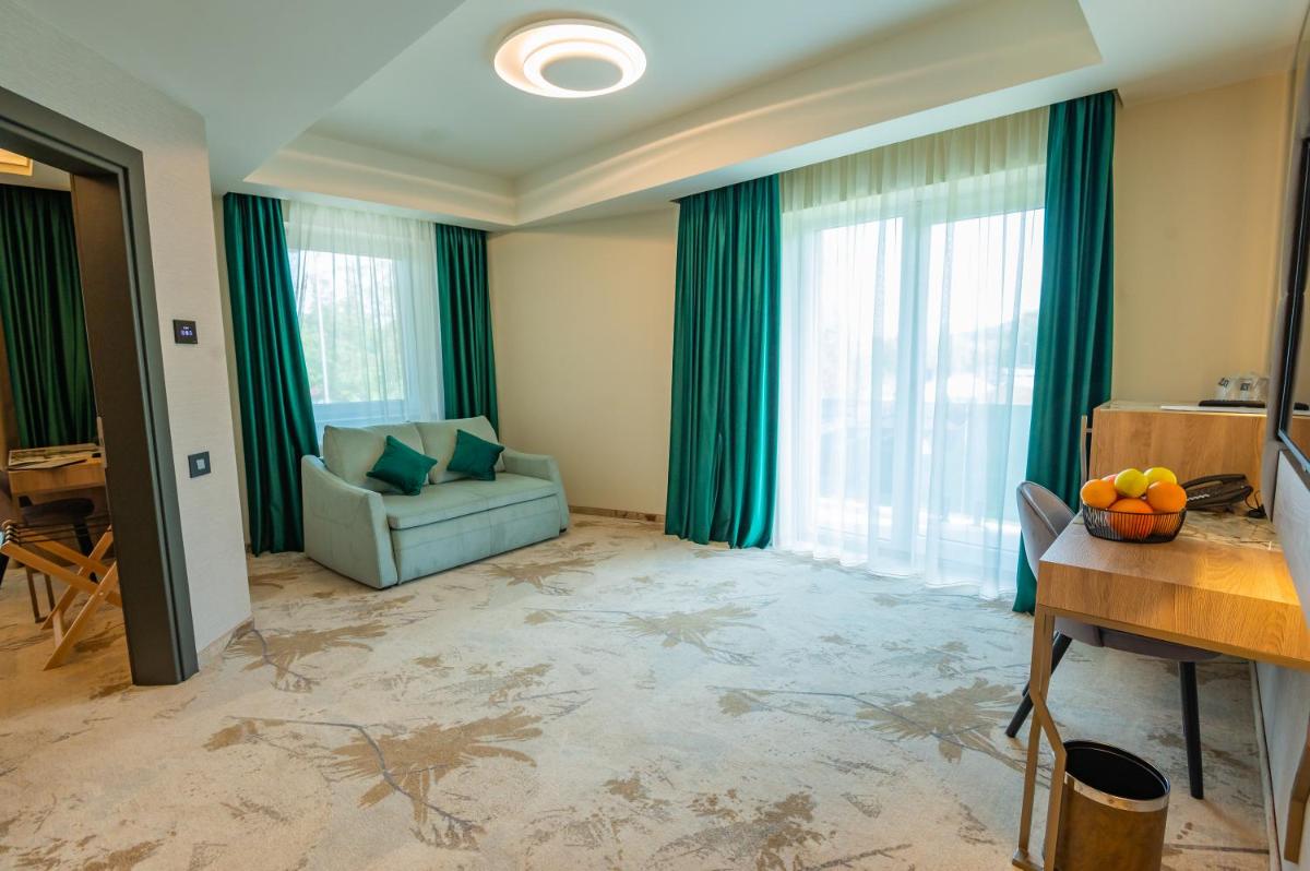 Hotel Codri?or - Housity