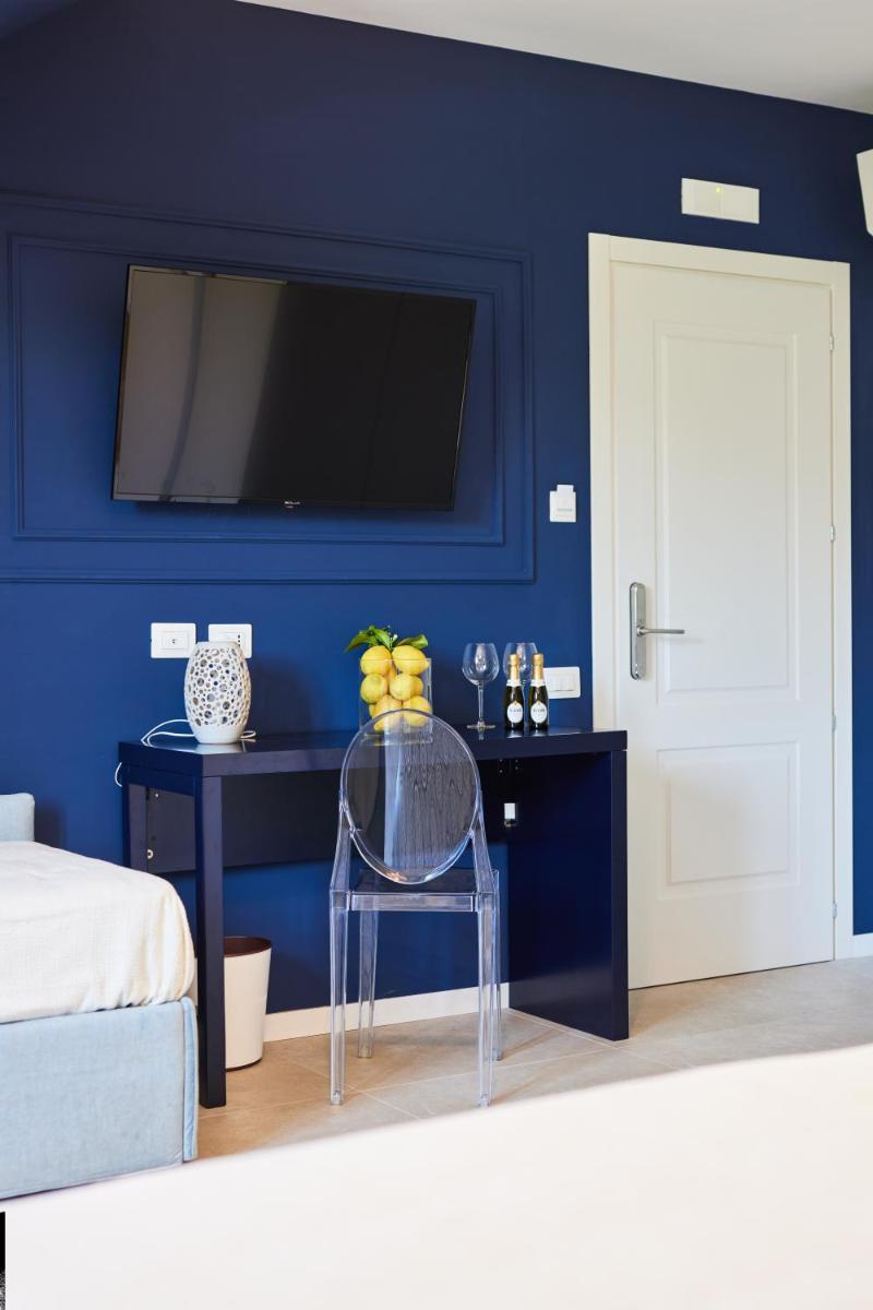 BLUE BOUTIQUE - Hizvo