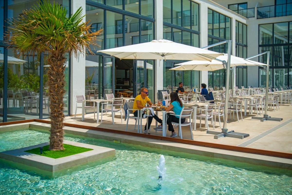 Clientes alojados en Cabogata Beach Hotel