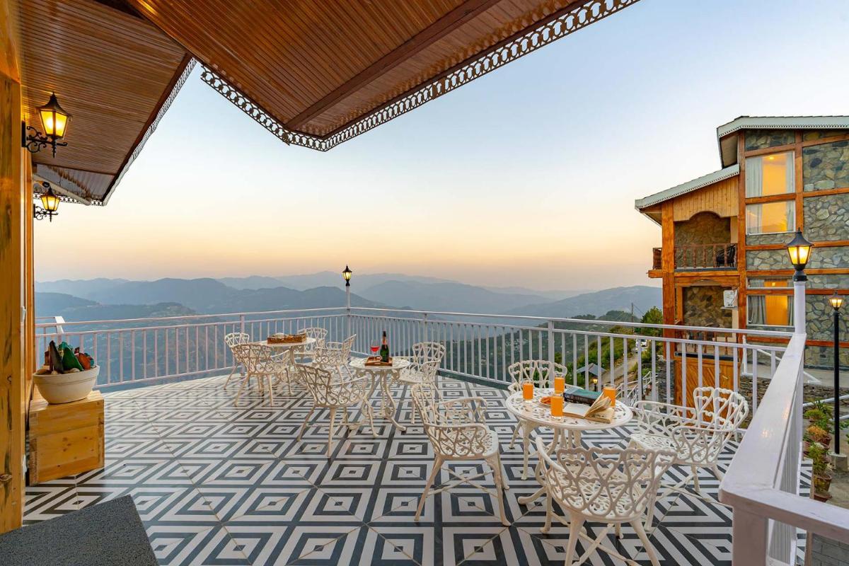 StayVista at Sarion Cottage at Daafi - Bonfire & Valley View - Housity