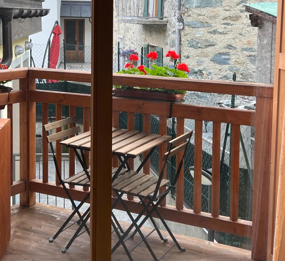 APPARTAMENTO PRIMOLO - CHIESA IN VALMALENCO - Housity