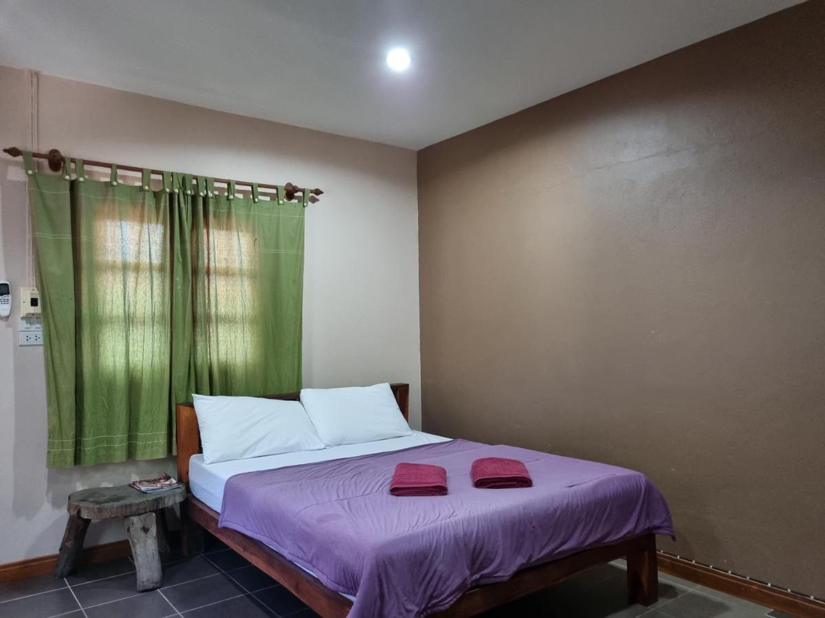 Sawasdee Sichang Resort - Housity