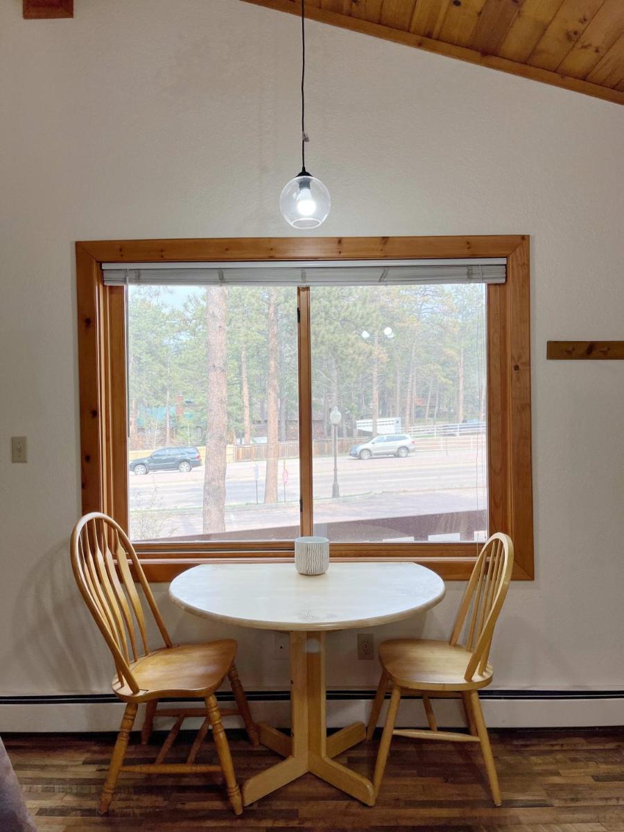 Ponderosa B Cabin Suite - Housity