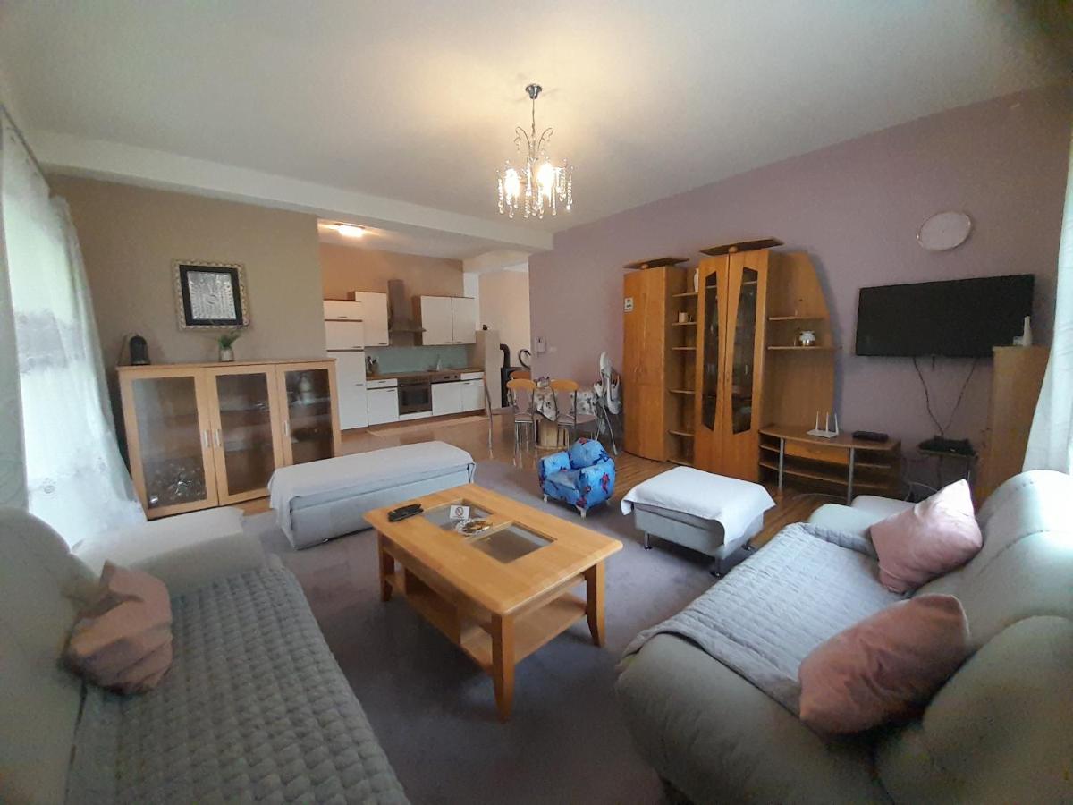 River Bank Apartments & Castle view - Housity