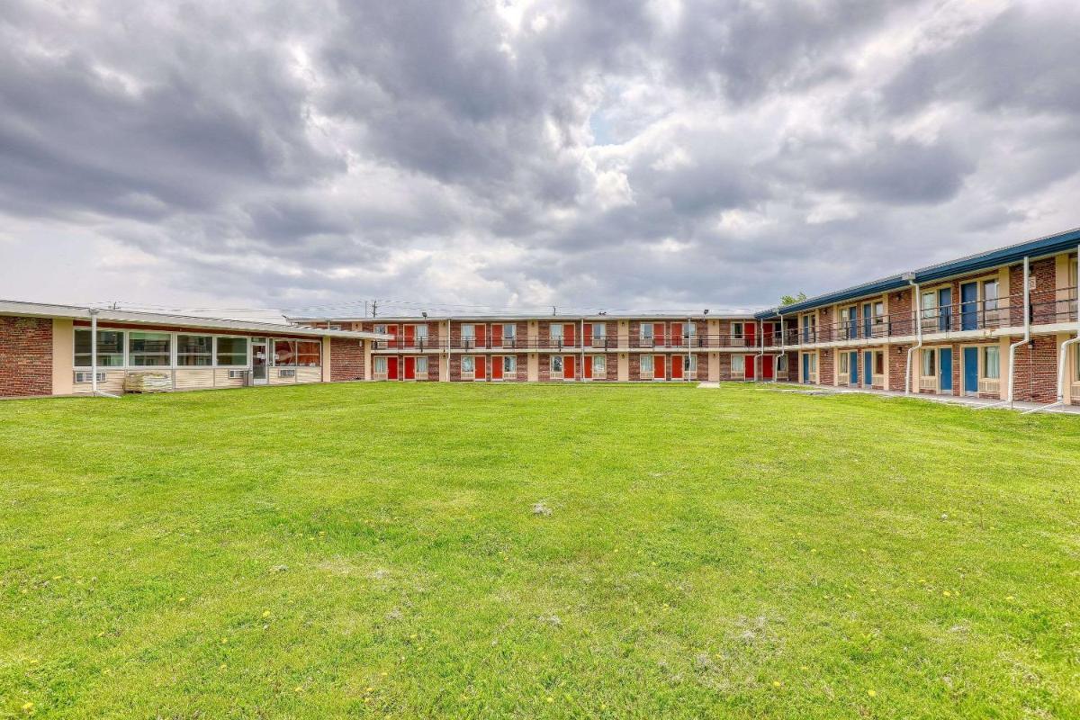Suburban Studios Neenah - Housity