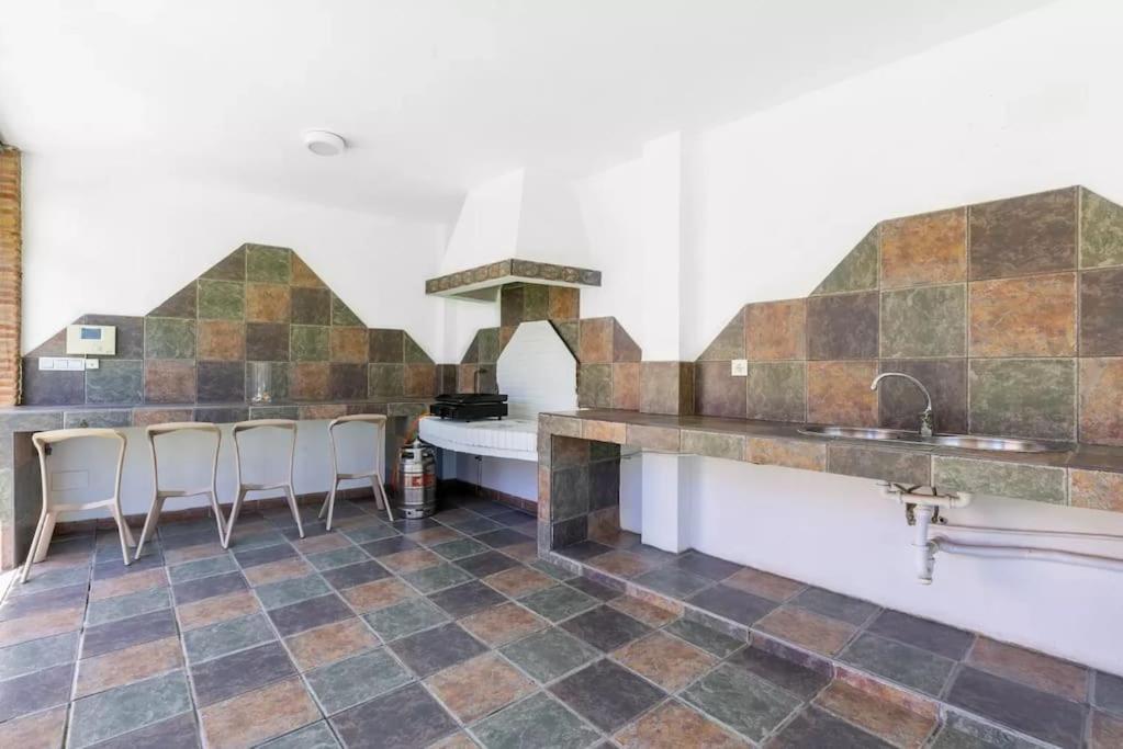 Ohana Luxury Villa with Heated Pool - Housity