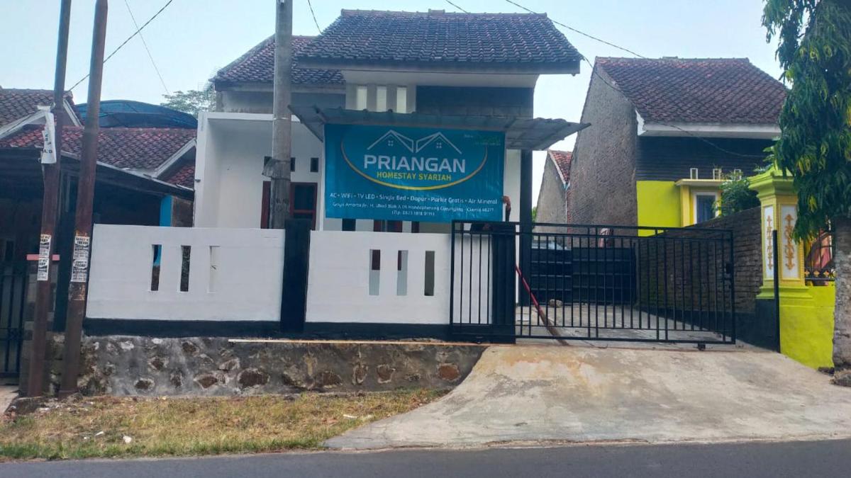 Suitetrails - PRIANGAN HOMESTAY SYARIAH Mitra AQSA