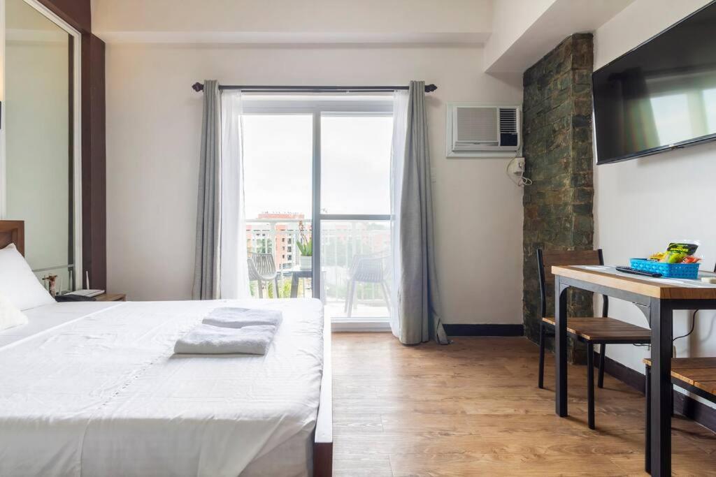 Antonio's Place, 3 mins to Mactan Airport, Fast Internet with Netflix - Housity