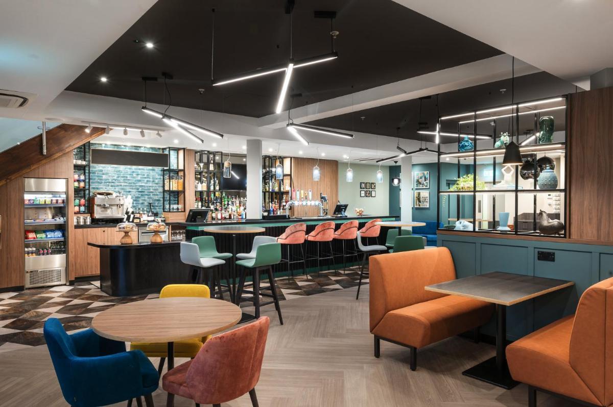 Holiday Inn Lincoln, an IHG Hotel - Housity