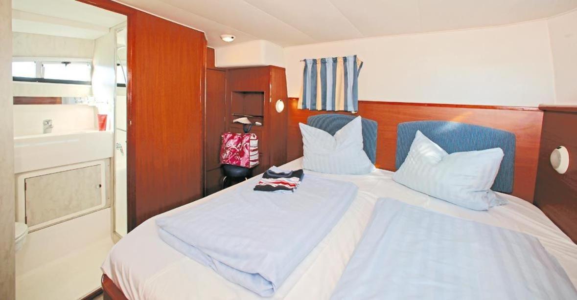 KUHNLE-TOURS Schlafen im Hafen - Housity