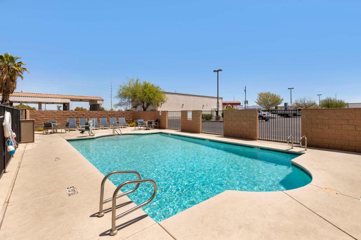 Best Western Plus Henderson Hotel - Housity