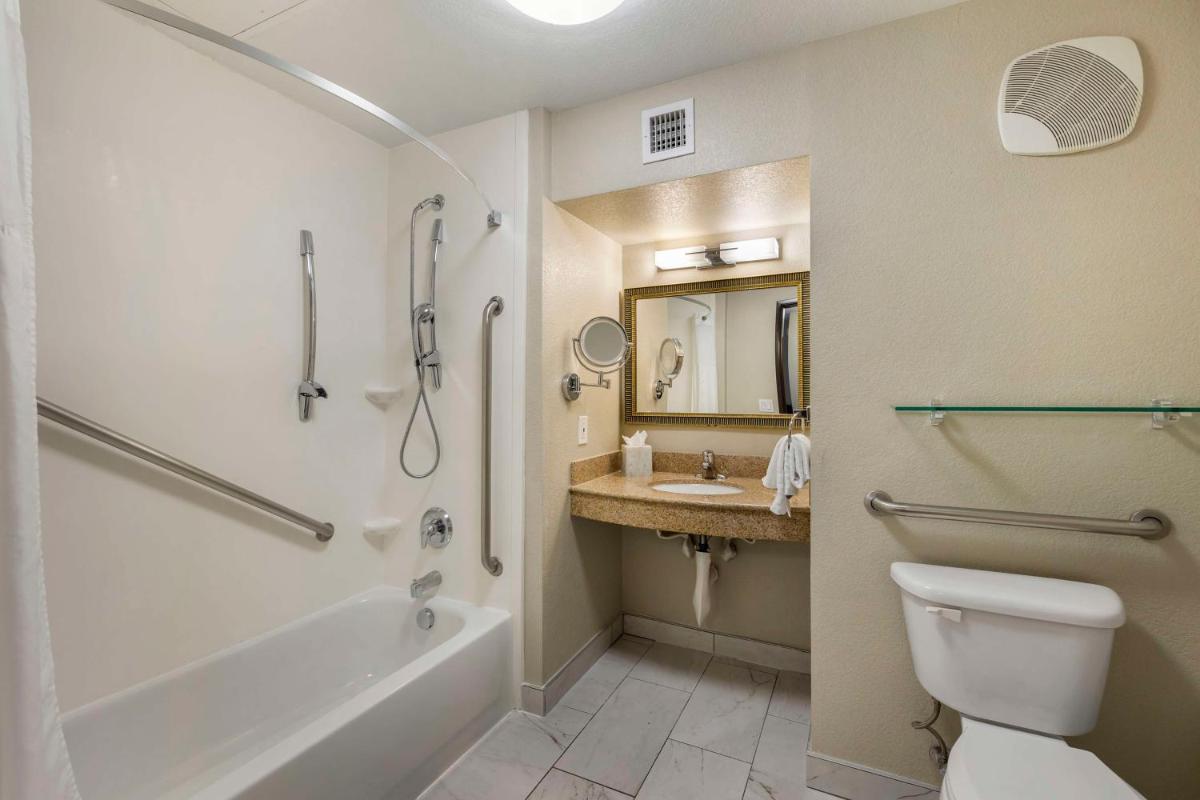 Best Western Plus Henderson Hotel - Housity
