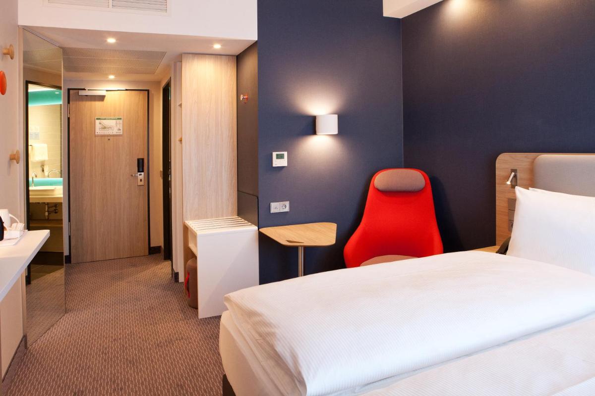 Suitetrails - Holiday Inn Express Munich - Olching, an IHG Hotel