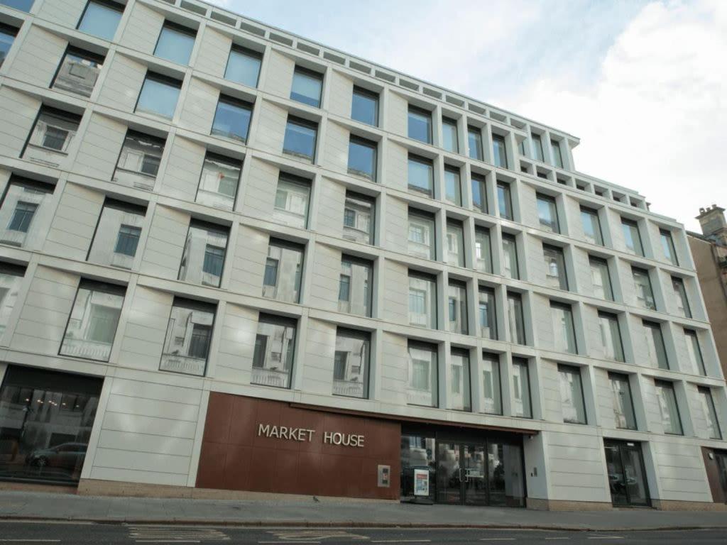 Stylish Ensuite Bedrooms with Private Bathroom and Fully-Equipped Studios at Market House in Newcastle - Housity