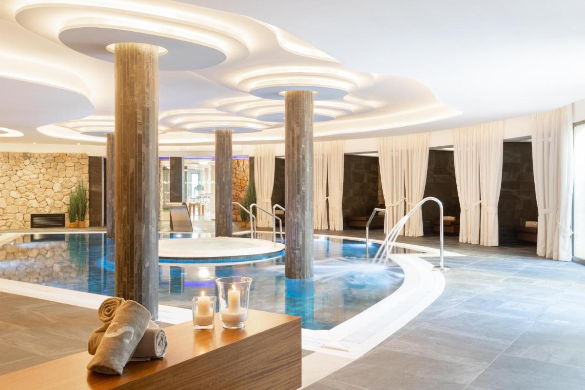 Piscina en o cerca de Pure Salt Port Adriano - Adults Only