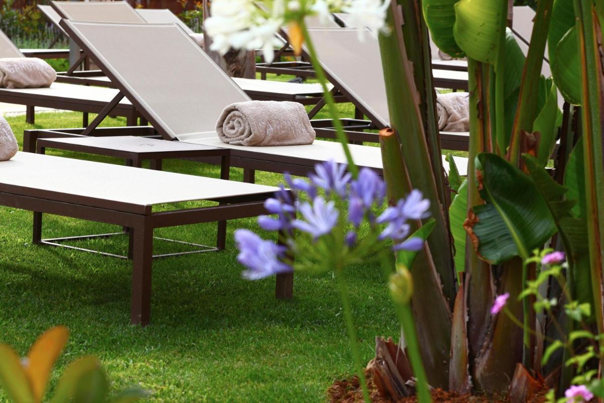 Jardín al aire libre en Pure Salt Garonda - Adults Only