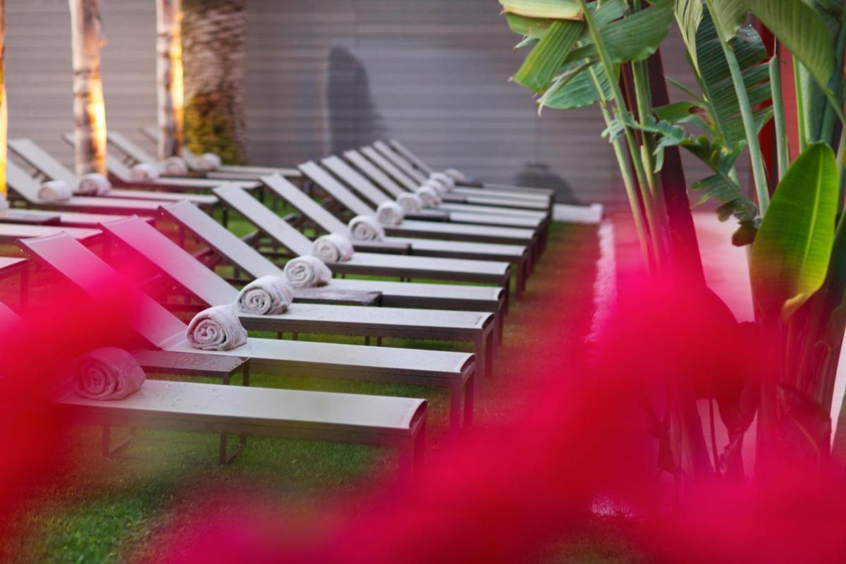 Jardín al aire libre en Pure Salt Garonda - Adults Only