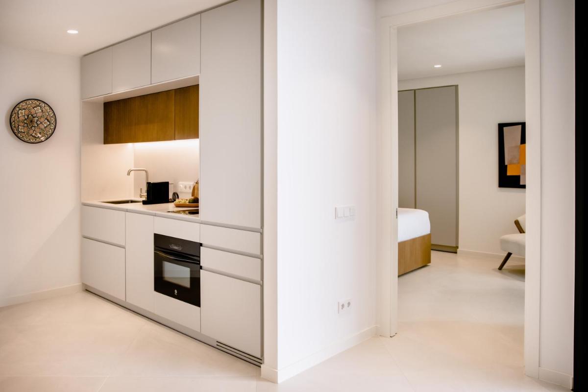 Una cocina o zona de cocina en THE FLAG HOTEL Marbella, Estepona Adult Recommended