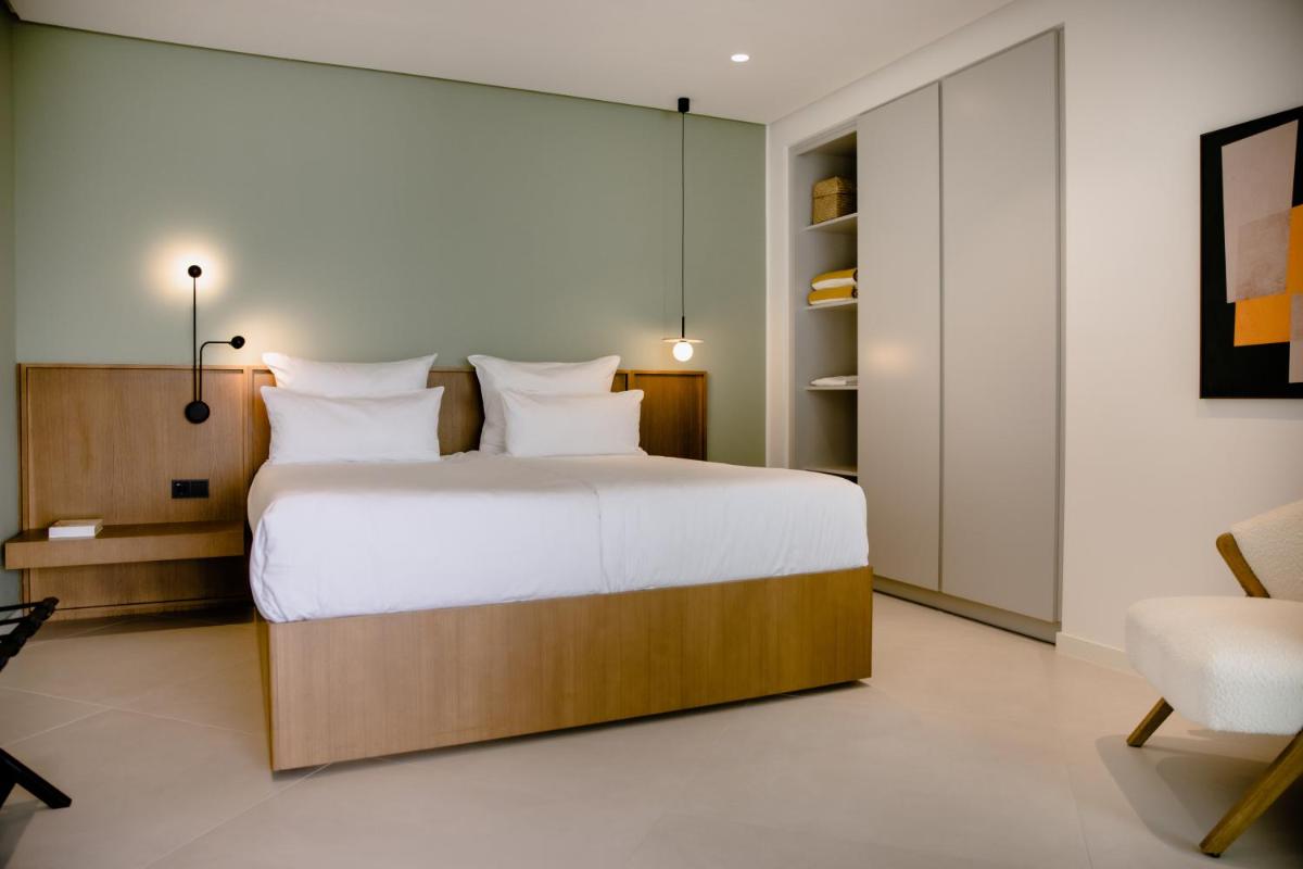 Cama o camas de una habitación en THE FLAG HOTEL Marbella, Estepona Adult Recommended