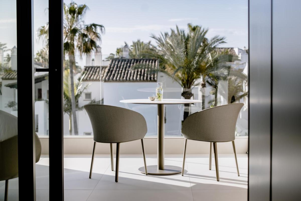 Un balcón o terraza de THE FLAG HOTEL Marbella, Estepona Adult Recommended