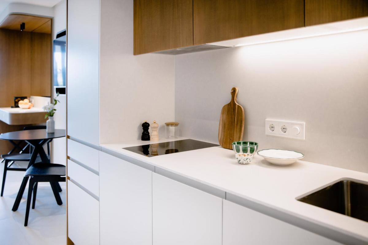 Una cocina o zona de cocina en THE FLAG HOTEL Marbella, Estepona Adult Recommended