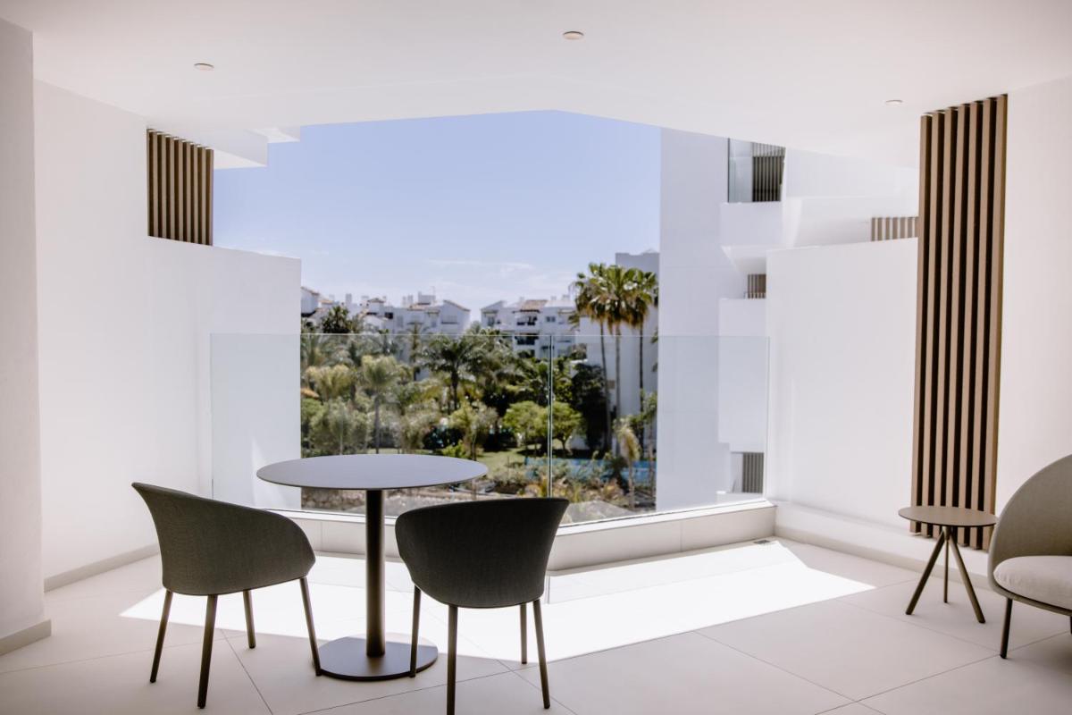 Un balcón o terraza de THE FLAG HOTEL Marbella, Estepona Adult Recommended