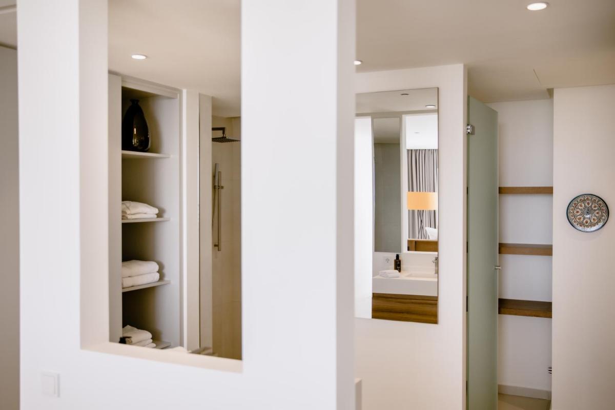 Un baño de THE FLAG HOTEL Marbella, Estepona Adult Recommended