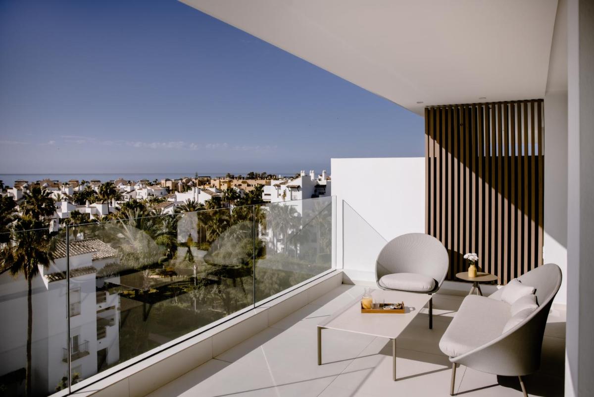 Un balcón o terraza de THE FLAG HOTEL Marbella, Estepona Adult Recommended