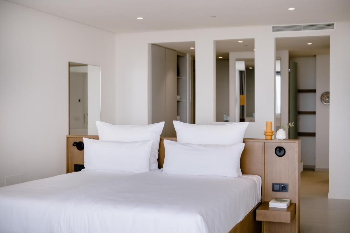 Cama o camas de una habitación en THE FLAG HOTEL Marbella, Estepona Adult Recommended