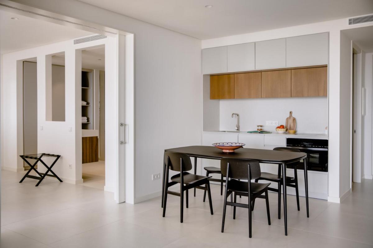 Una cocina o zona de cocina en THE FLAG HOTEL Marbella, Estepona Adult Recommended