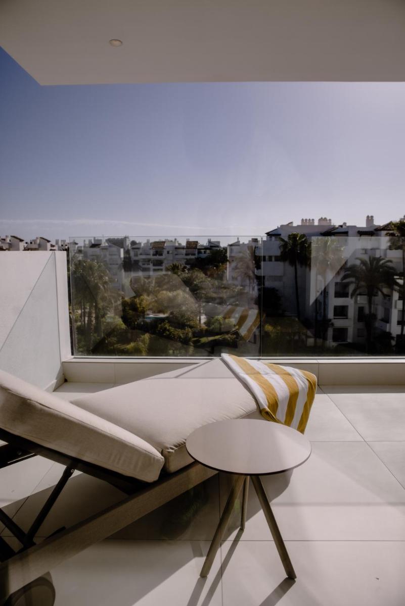 Un balcón o terraza de THE FLAG HOTEL Marbella, Estepona Adult Recommended